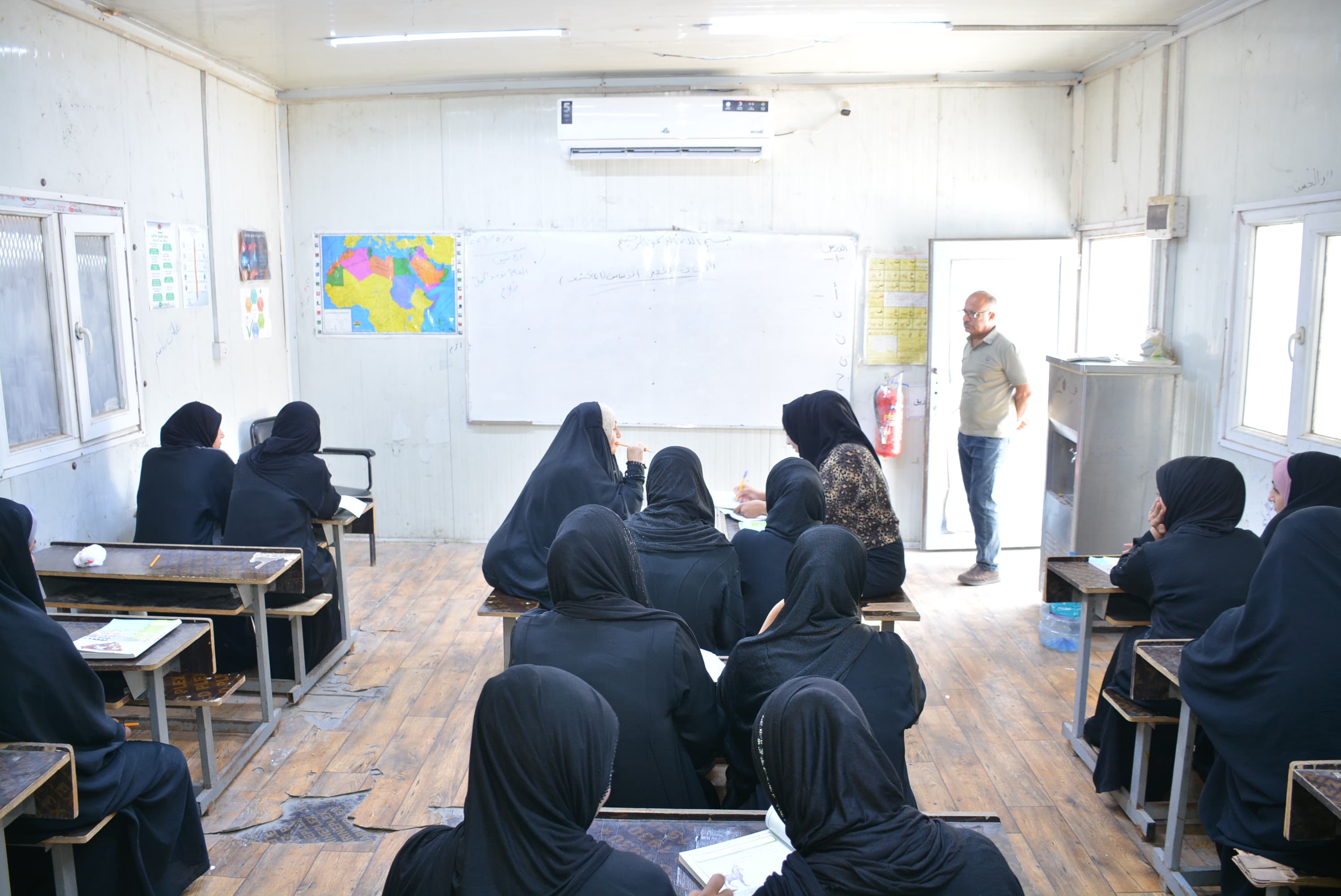 في إطار دعم التعليم داخل المؤسسات الإصلاحية.. إنطلاق امتحانات محو الأمية للنزيلات في سجن البصرة المركزي