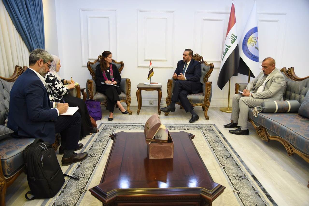 مدير عام دائرة العلاقات العدلية يبحث مع اللجنة الدولية للصليب الاحمر تعزيز التعاون المشترك