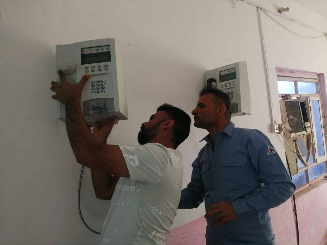 سجن الناصرية الإصلاحي، بالتعاون مع دائرة بريد ذي قار، يباشر بنصب منظومة اتصالات حديثة لتعزيز تواصل النزلاء بذويهم