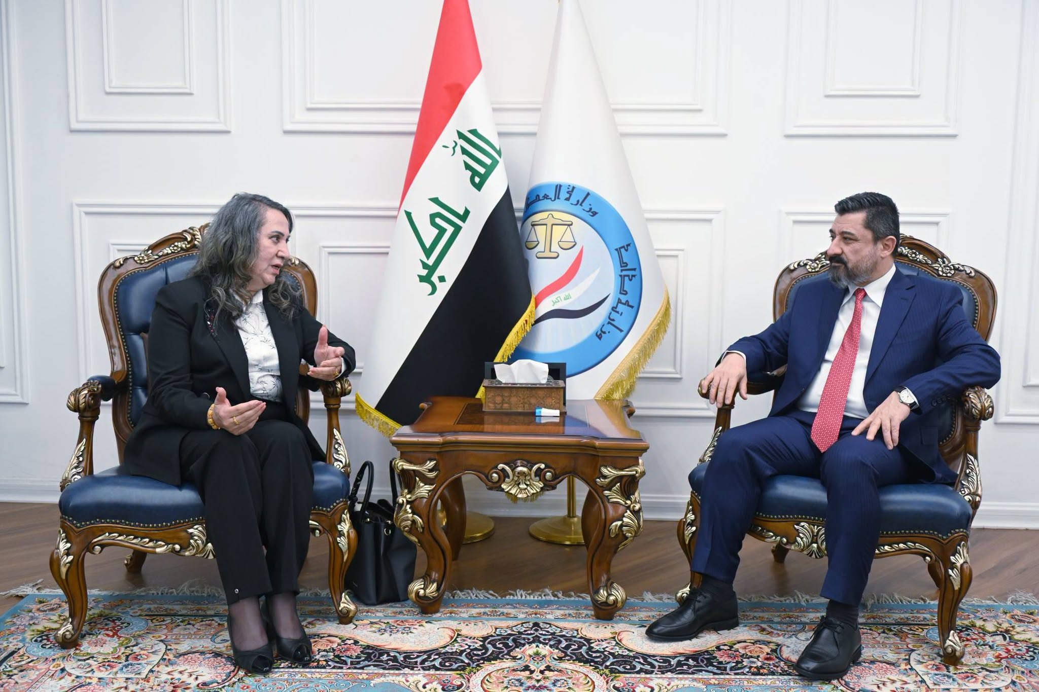وزير العدل د. خالد شواني يستقبل الفريق الوطني المختص بفتح المقابر الجماعية