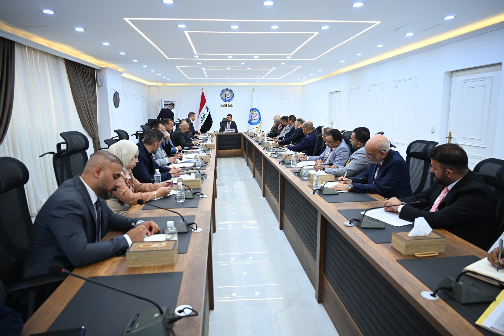 وزير العدل الدكتور خالد شواني يترأس اجتماعاً موسعاً مع الكوادر الإدارية في دائرة إصلاح الأحداث