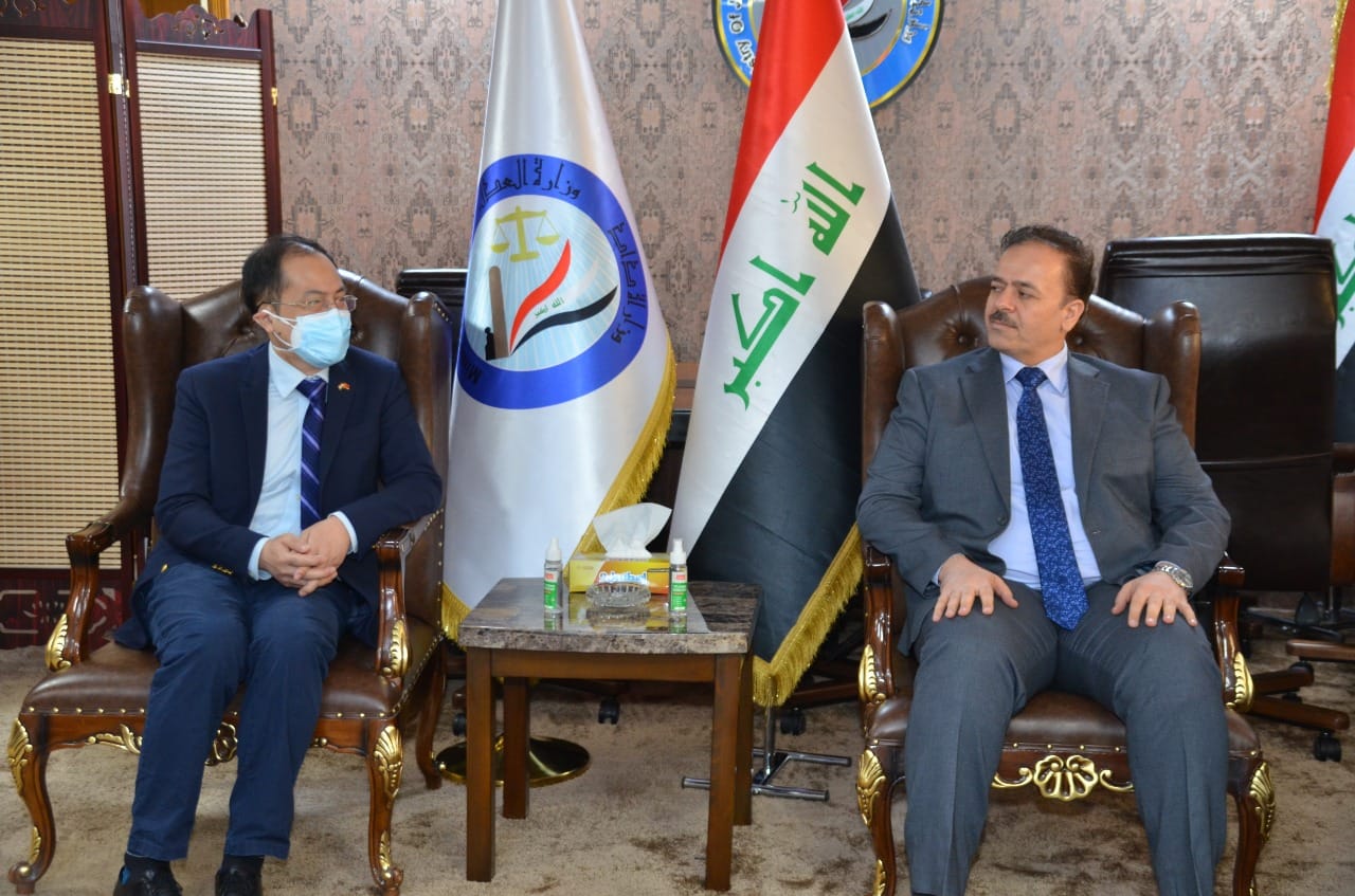 وكيل وزارة العدل للشؤون الإدارية والمالية يستقبل القائم ‏بالاعمال السفارة الصينية في بغداد