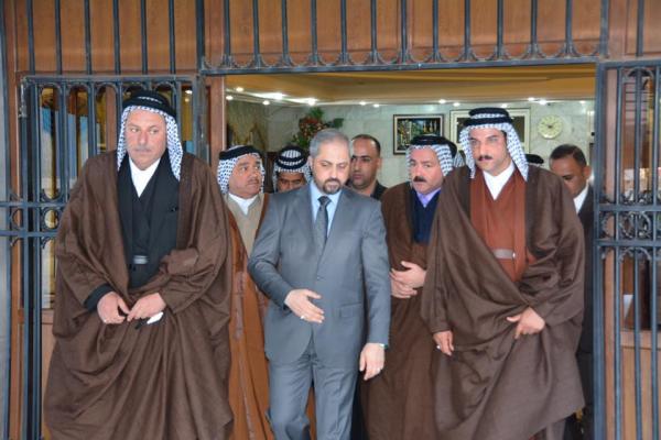 لدى استقباله أمير عشائر بني حسن والوفد المرافق له