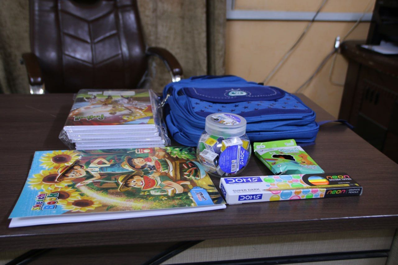 دائرة رعاية القاصرين تباشر بتوزيع حقائب مدرسية وقرطاسية الى مديرية القاصرين في مدينة الصدر