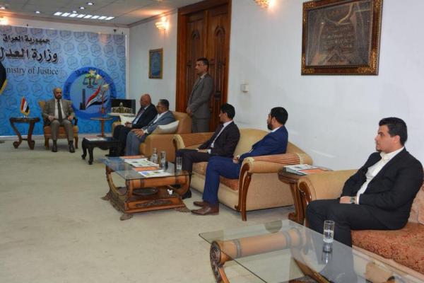وزير العدل يكرم المجموعة من رؤساء الاقسام الاصلاحية