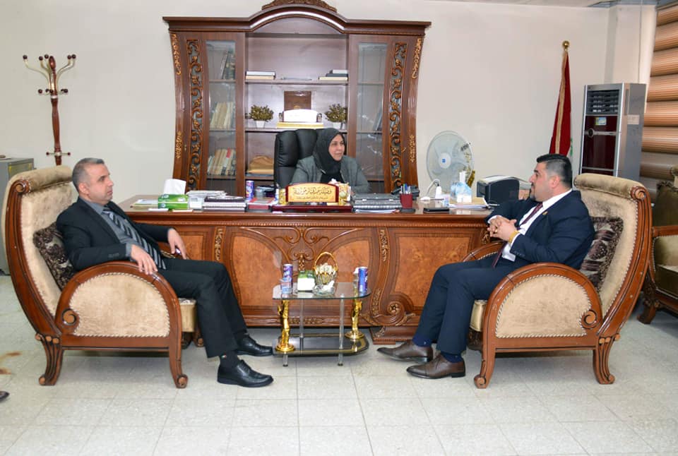 خلال زيارته لدائرة التسجيل العقاري العامة 