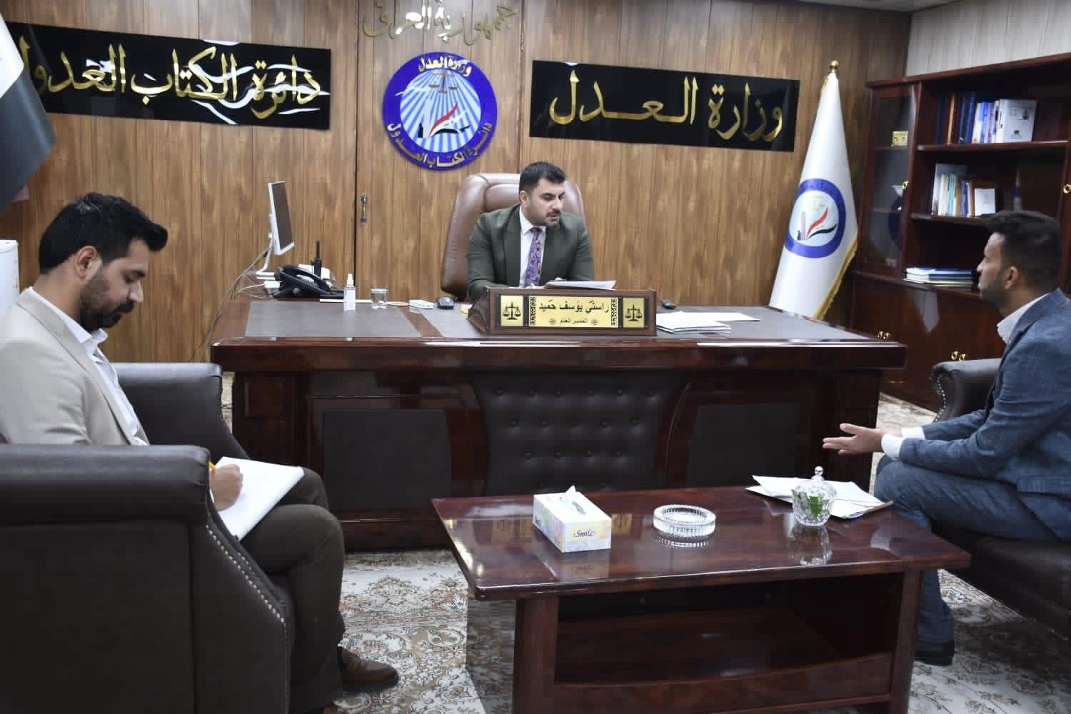 مدير عام دائرة الكتاب العدول يلتقي عدداً من المواطنين والموظفين للاستماع الى طلباتهم وشكاواهم
