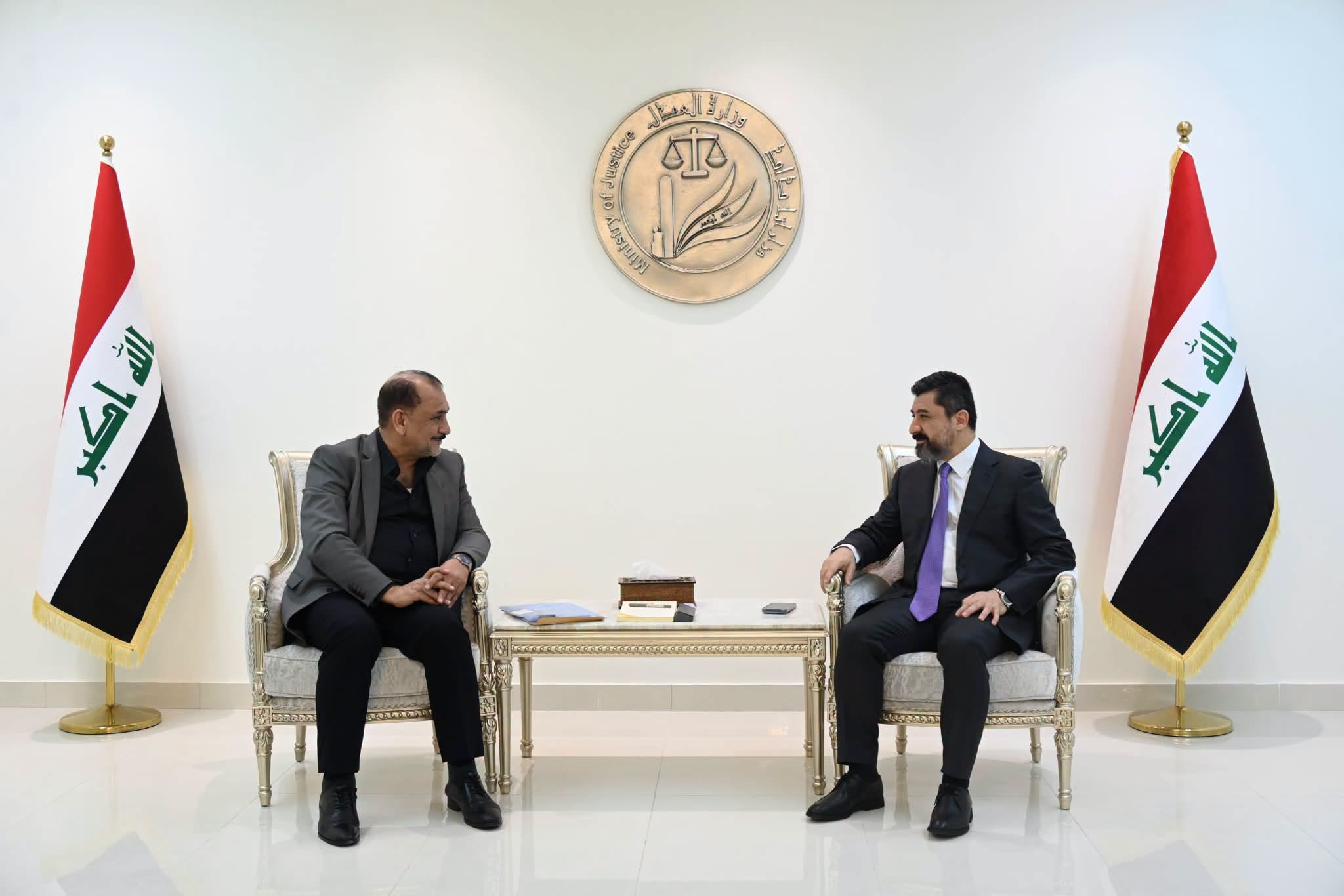 خلال لقائه الأمين العام للجبهة الفيلية…. وزير العدل يؤكد موقف الحكومة الثابت بإزالة كل الآثار السيئة التي لحقت بأبناء هذه الشريحة بسبب السياسات الإجرامية للنظام السابق