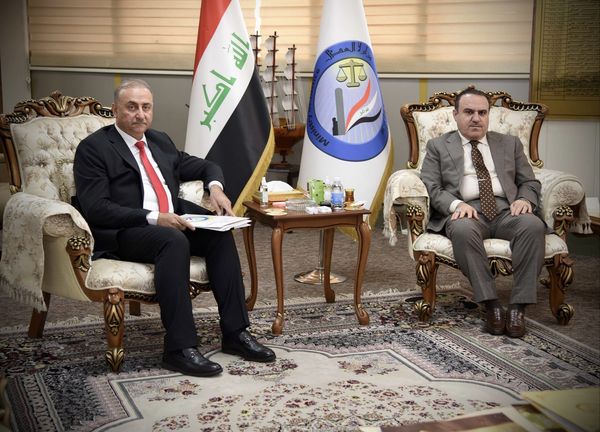 للقضاء على كافة المعوقات التي تواجه المستفيدين الذين يستلمون مستحقاتهم من ‏مديريات التنفيــذ