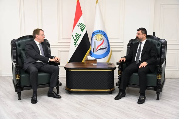 وزير العدل يستقبل السفير الفرنسي في بغداد ويبحث معه تطوير العلاقات العدلية والقانونية ومناقشة أوضاع النزلاء الفرنسيين في المؤسسات الإصلاحية