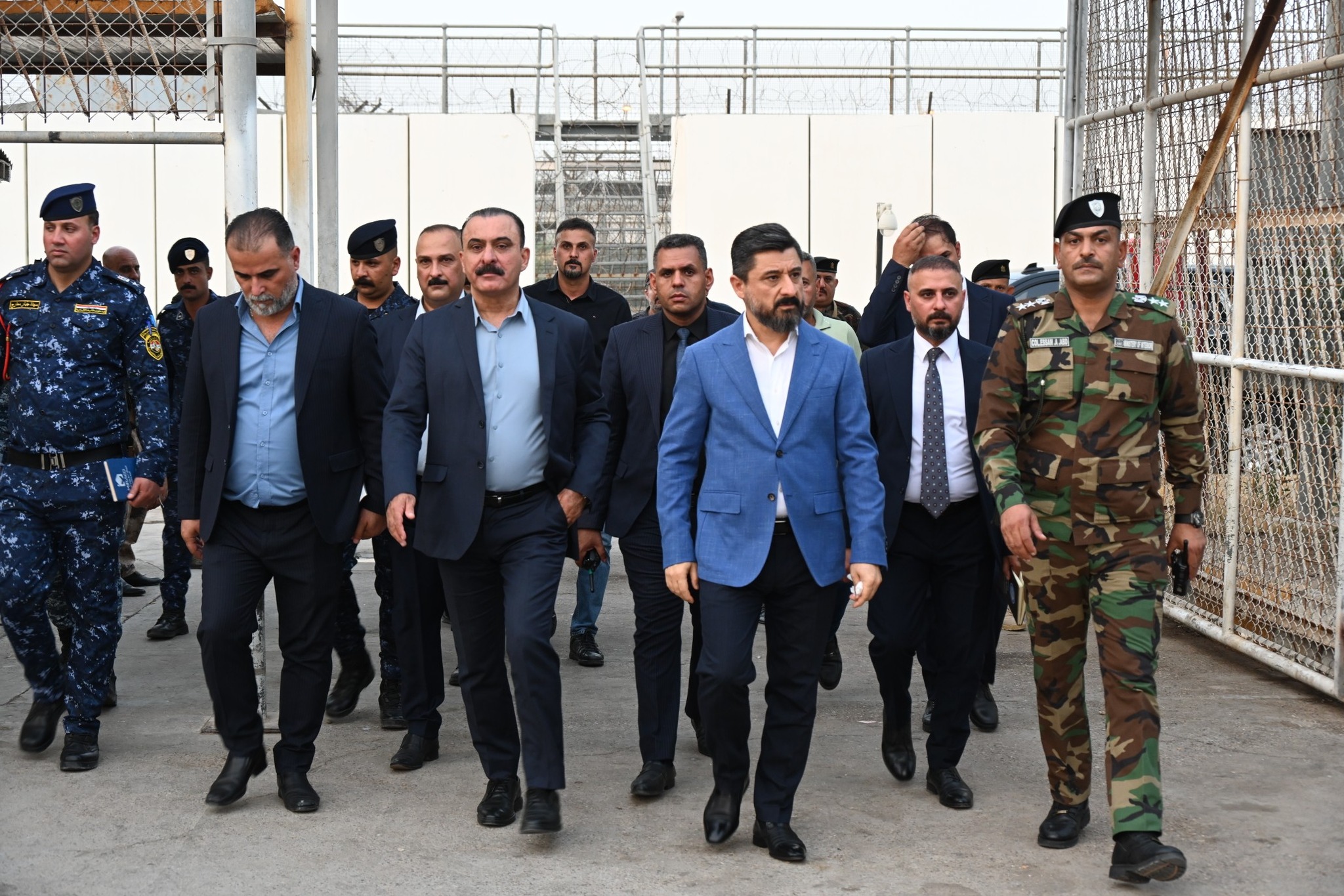 خلال زيارته لسجن الكرخ المركزي.. وزير العدل يوجّه بتوفير كافة المستلزمات للنزلاء ومضاعفة كميات المياه خلال فصل الصيف أُسوةً بالسنوات السابقة