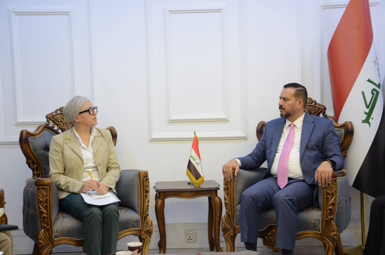مدير عام دائرة العلاقات العدلية يبحث مع اللجنة الدولية للصليب الأحمر تعزيز التعاون في مجالات التأهيل والإصلاح وتطوير أنظمة السجون