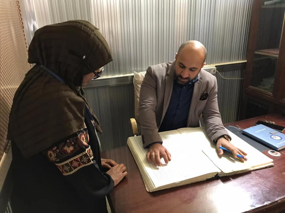 من اجل تدقيق السجلات الحسابية والمالية في دوائرها ‏