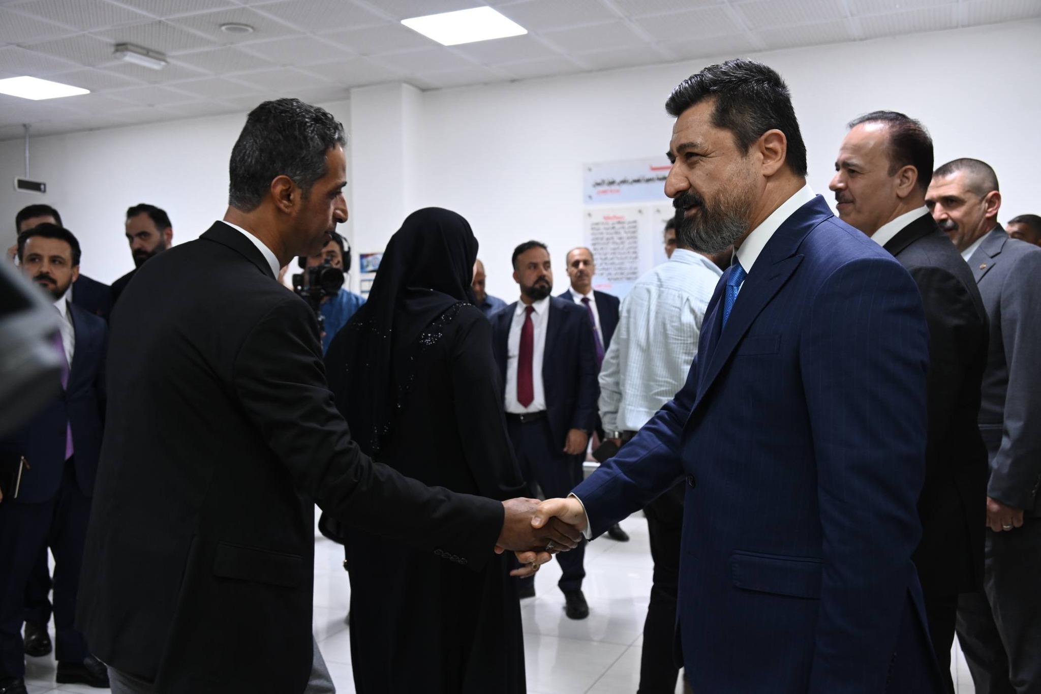 .وزير العدل يبدأ يومه الأول بعد تجديد الثقة لمعالية وزيرا للعدل بين موظفيه.