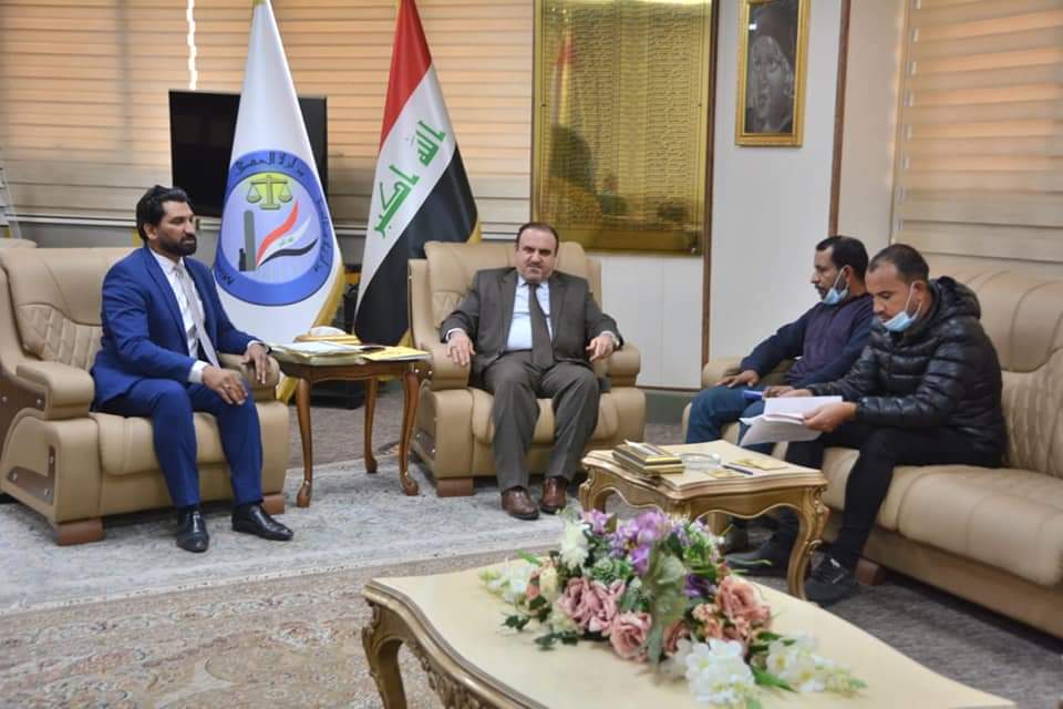 وزير العدل يلتقي ممثل رابطة دائرة الاصلاح ‏العراقية ومجموعة من المفصولين ‏في الدائرة