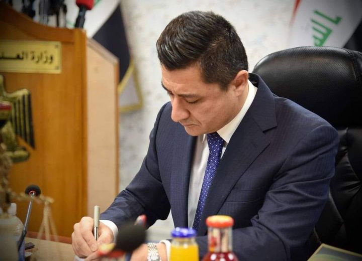 وزير العدل يعلن عن إكمال كافة الإجراءات الإدارية والمالية لتثبيت موظفي العقود