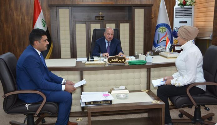 خلال استقباله مجموعة من المواطنين 