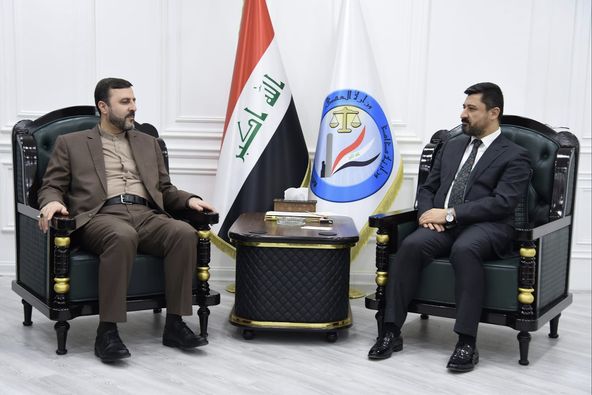 وزير العدل د.خالد شواني يبحث مع نائب رئيس السلطة القضائية الايرانية السيد كاظم غريب ابادي  والوفد المرافق له التعاون القانوني بين البلدين .