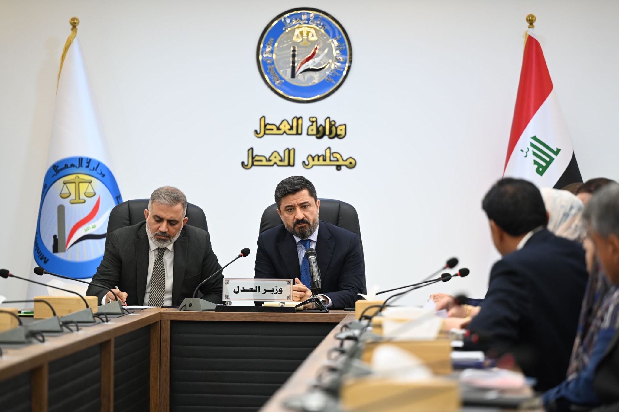 للنهوض بمستوى العمل في الدوائر العدلية بالمحافظة.. وزير العدل د.خالد شواني يعقد اجتماعاً يضم مدراء الدوائر العدلية في واسط