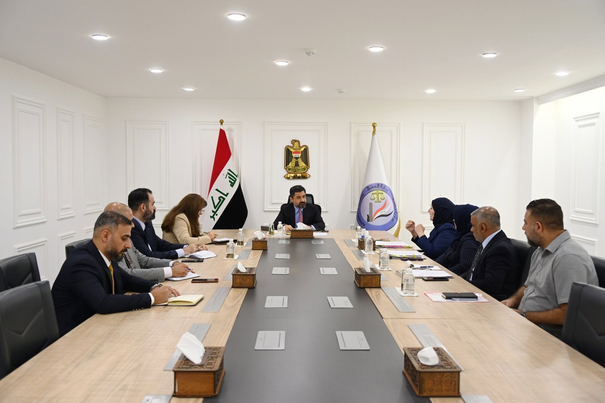 خلال اجتماعه بالكادر المتقدم لدائرة الوقائع العراقية... وزير العدل يوجّه بإنشاء منصة إلكترونيةمتخصصة بنشر التشريعات والقوانين الرسميةوأرشفة الإصدارات القديمة
