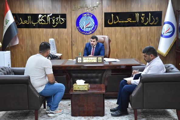 مدير عام دائرة الكتاب العدول يستقبل عددا من ‏المواطنين والموظفين للاستماع الى طلباتهم ‏والمساهمة بحلها ‏