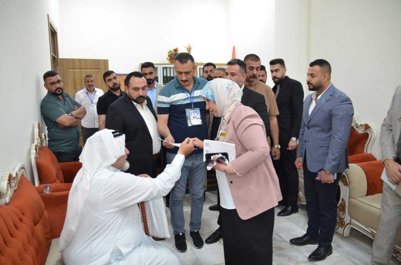 مدير عام التسجيل العقاري تتفقد مديرية الفلوجة وتؤكد على تحسين الخدمات وتذليل العقبات امام المراجعين
