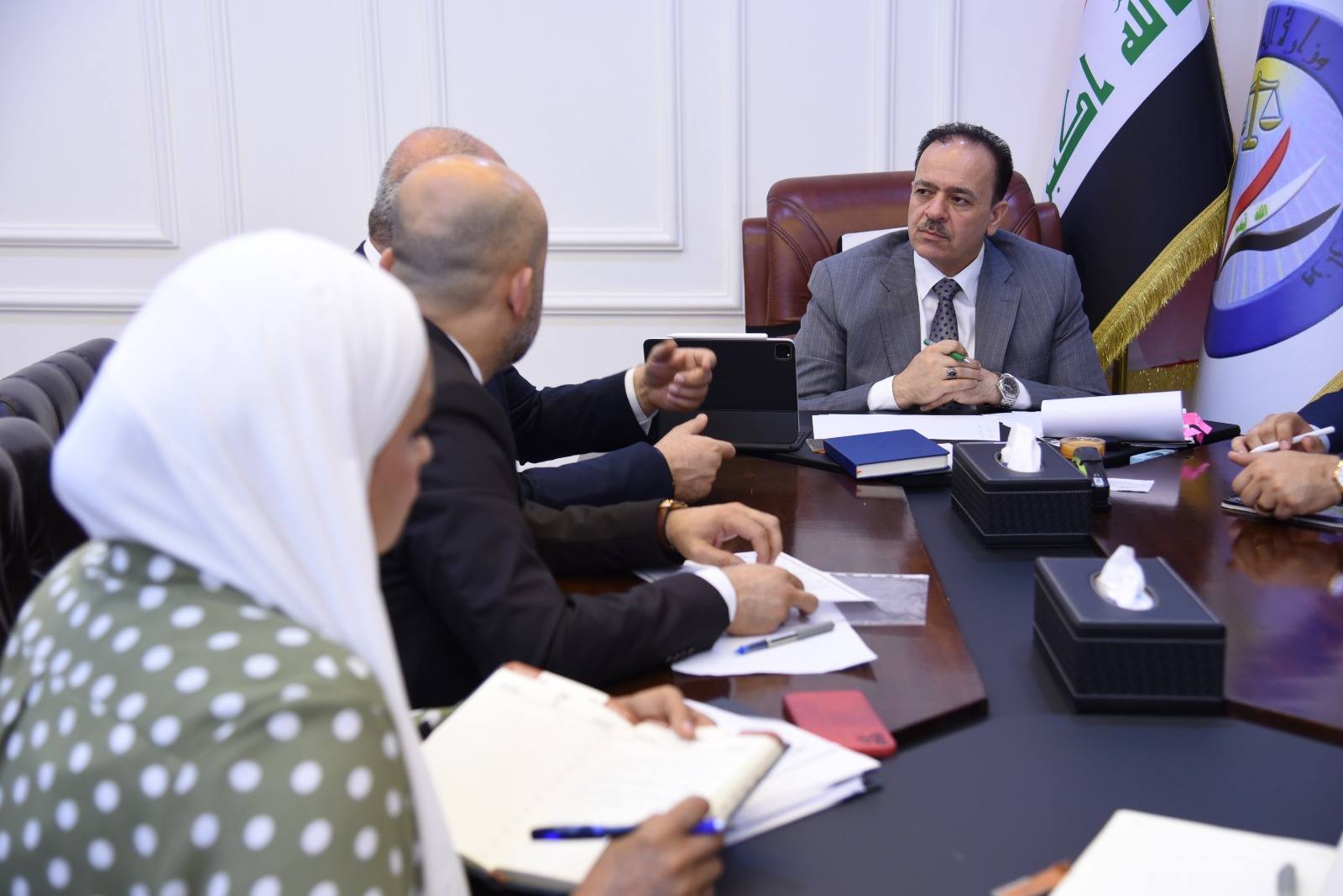 وكيل وزارة العدل للشؤون الإدارية والمالية يترأس اجتماع اللجنة الفرعية لتنفيذ استراتيجية سيادة القانون