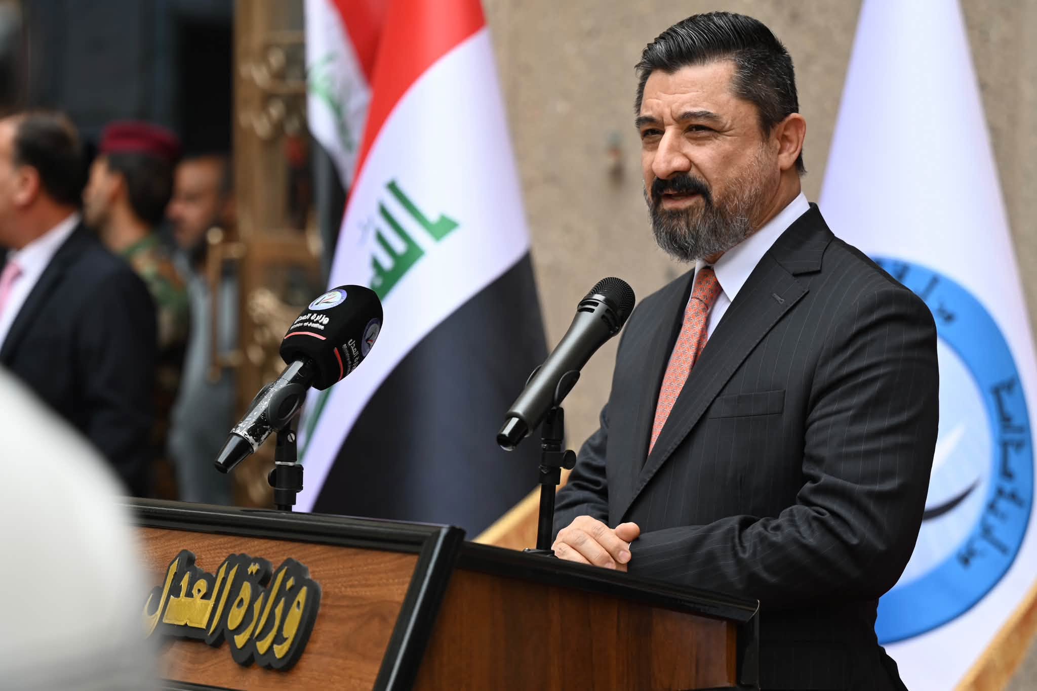 خلال كلمه معالي وزير العدل بمناسبة يوم السيادة الوطني… د. شواني: تضحيات الشعب العراقي والجهود الوطنية أسهمت في تحقيق السيادة، ولا تكتمل إلا بترسيخ العدالة وسيادة القانون، اللذين يمثلان خارطة طريق وزارة العدل