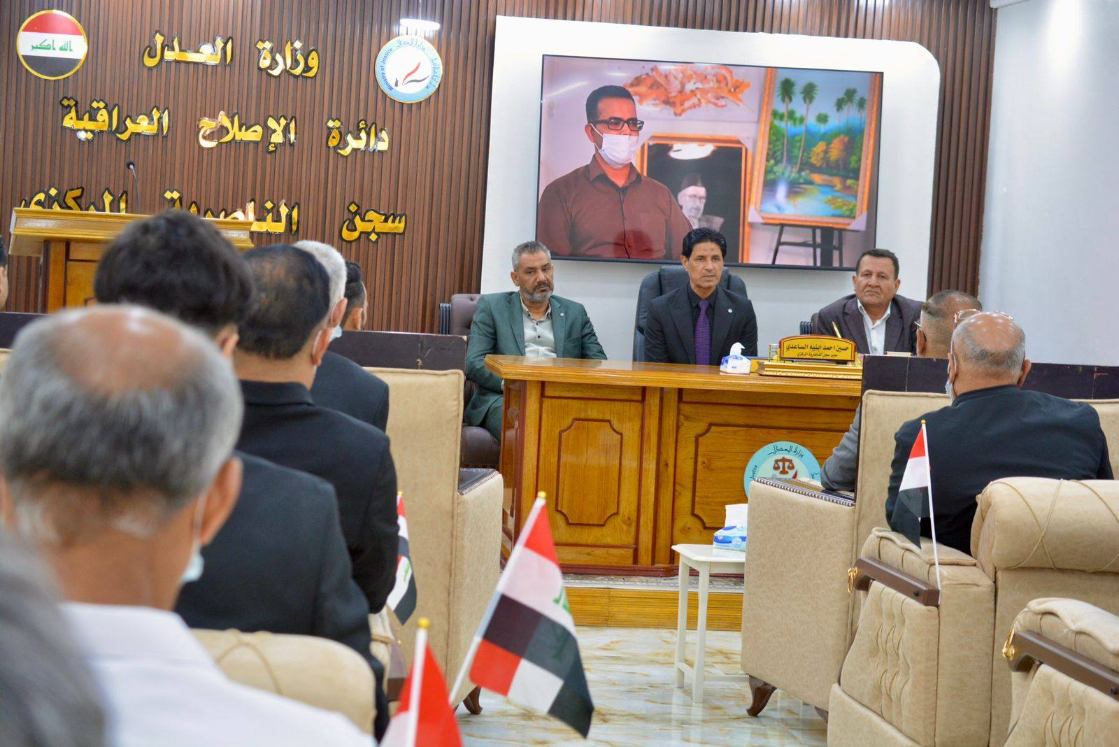 من داخل سجن الناصرية المركزي… نزلاء يحققون تفوقاً في الدراسة الجامعية بكلية القانون وتكريم رسمي يعزز مسار التأهيل