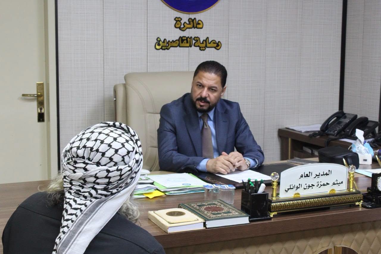 مدير عام دائرة رعاية القاصرين يستقبل المواطنين ويستمع الى طلباتهم