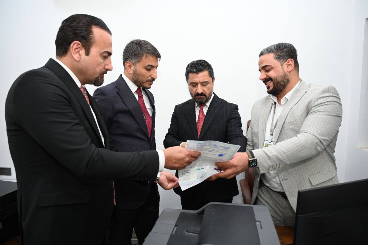 ضمن زيارته للدوائر العدلية في النجف الأشرف.. وزير العدل د. خالد شواني يتفقد مديرية التسجيل العقاري ودائرة الكاتب العدل ويوجّه بتسهيل الإجراءات وتوفير مستلزمات ومتطلبات العمل