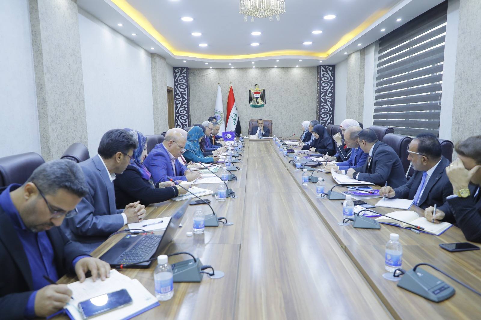 مدير عام دائرة العلاقات العدلية يشارك في اجتماع هيئة رعاية الطفولة لمناقشة التوصيات الدولية وتطوير الهيكلية