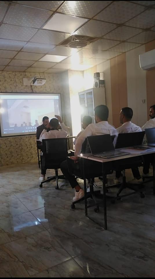 مناظرة علمية للطلبة النزلاء في مركز التعليم الجامعي بسجن الكرخ المركزي مع نظرائهم في الدراسة الصباحية 
