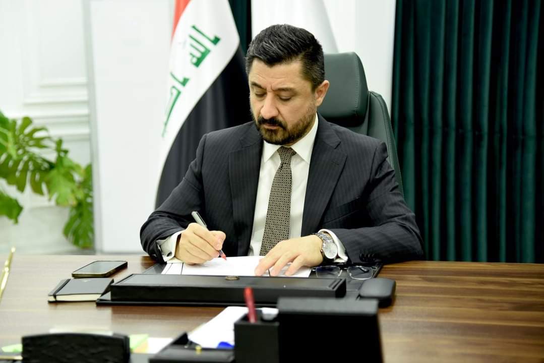 وزير العدل يصدر أمرا وزاريا بتعيين (9) موظفين من حملة الشهادات العليا والخريجين الأوائل ضمن ملاك الوزارة