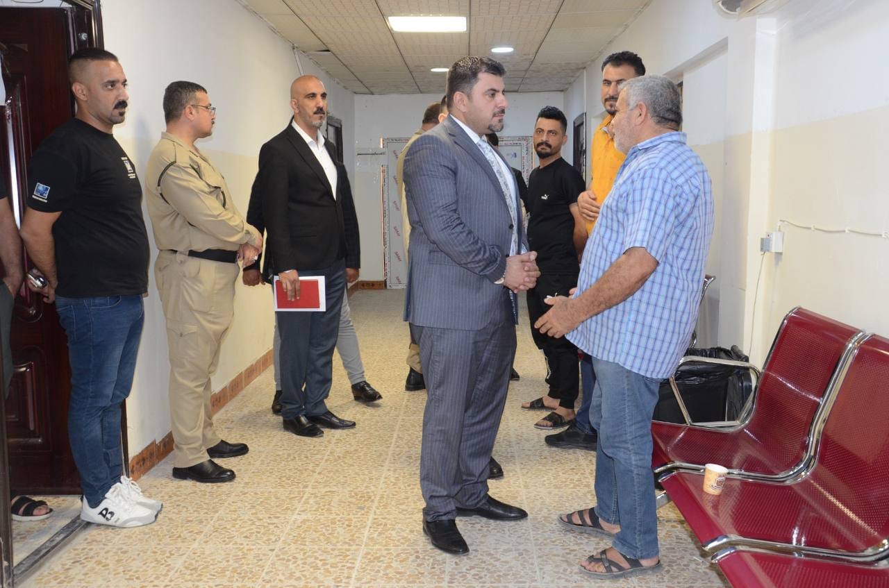 مدير عام دائرة التنفيذ يجري زيارة ميدانية إلى مديرية تنفيذ تكريت ويوجه بصرف مكافأة مالية لموظفيها