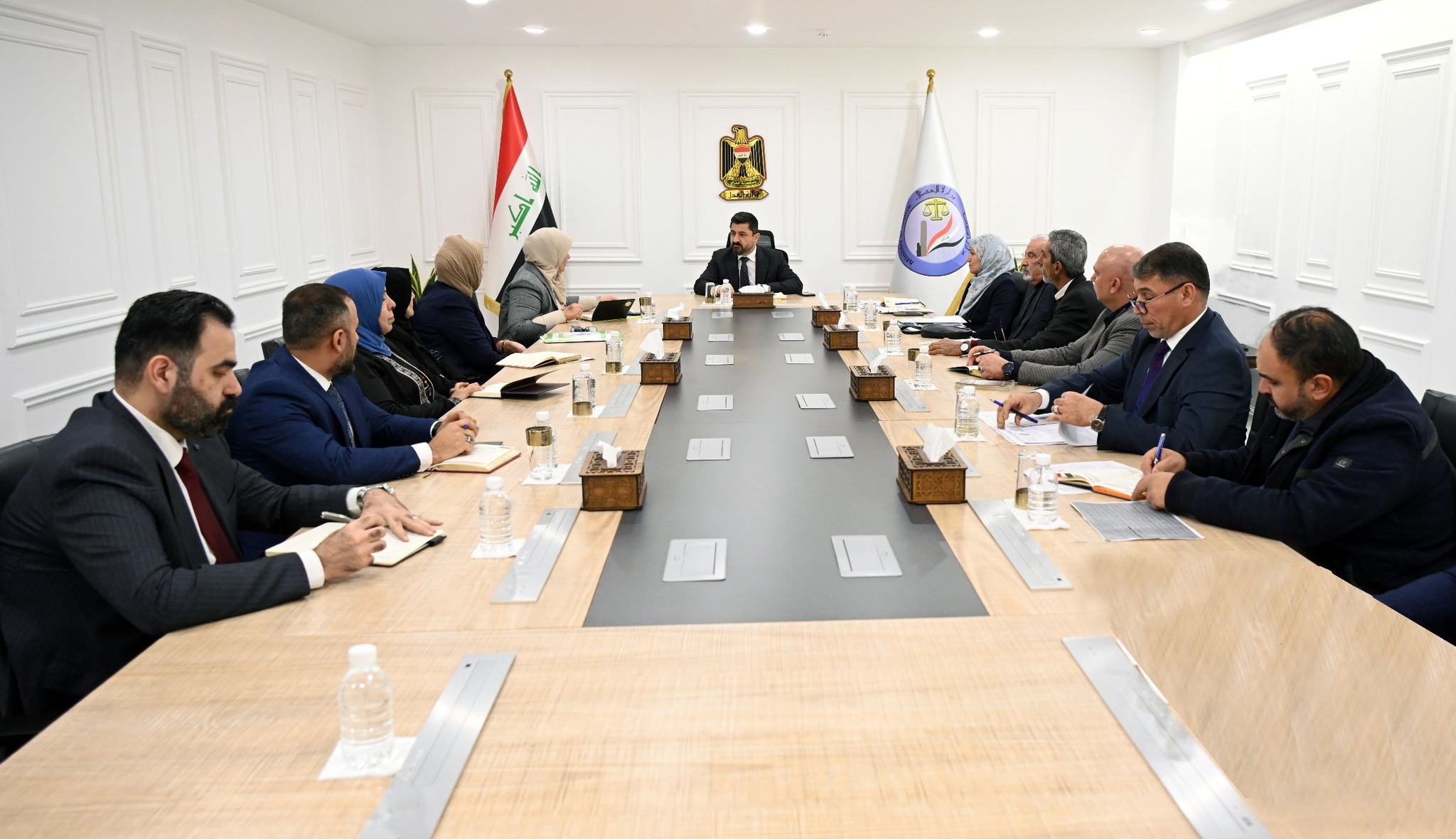 خلال اجتماعه بالكوادر المتقدمة في دائرة التسجيل العقاري.. وزير العدل يوجه بالإسراع باستكمال إجراءات أرشفة السجلات العقارية ومتابعة عمل اللجان المشكلة لتدقيق الحسابات المالية