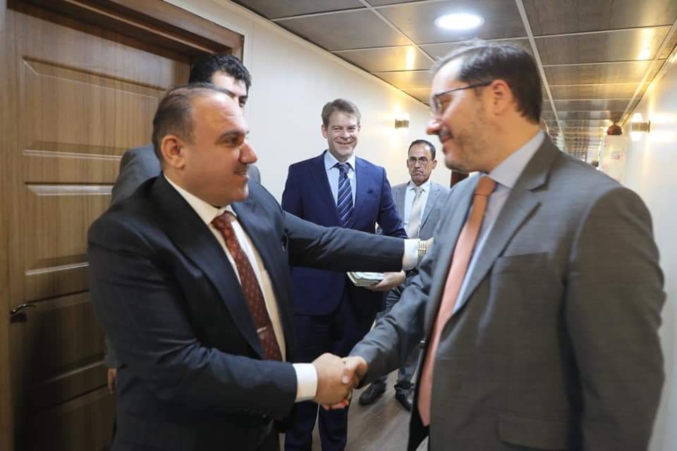 وزير العدل يستقبل السفير البريطاني في بغداد لتعزيز آواصر العمل المشتركة