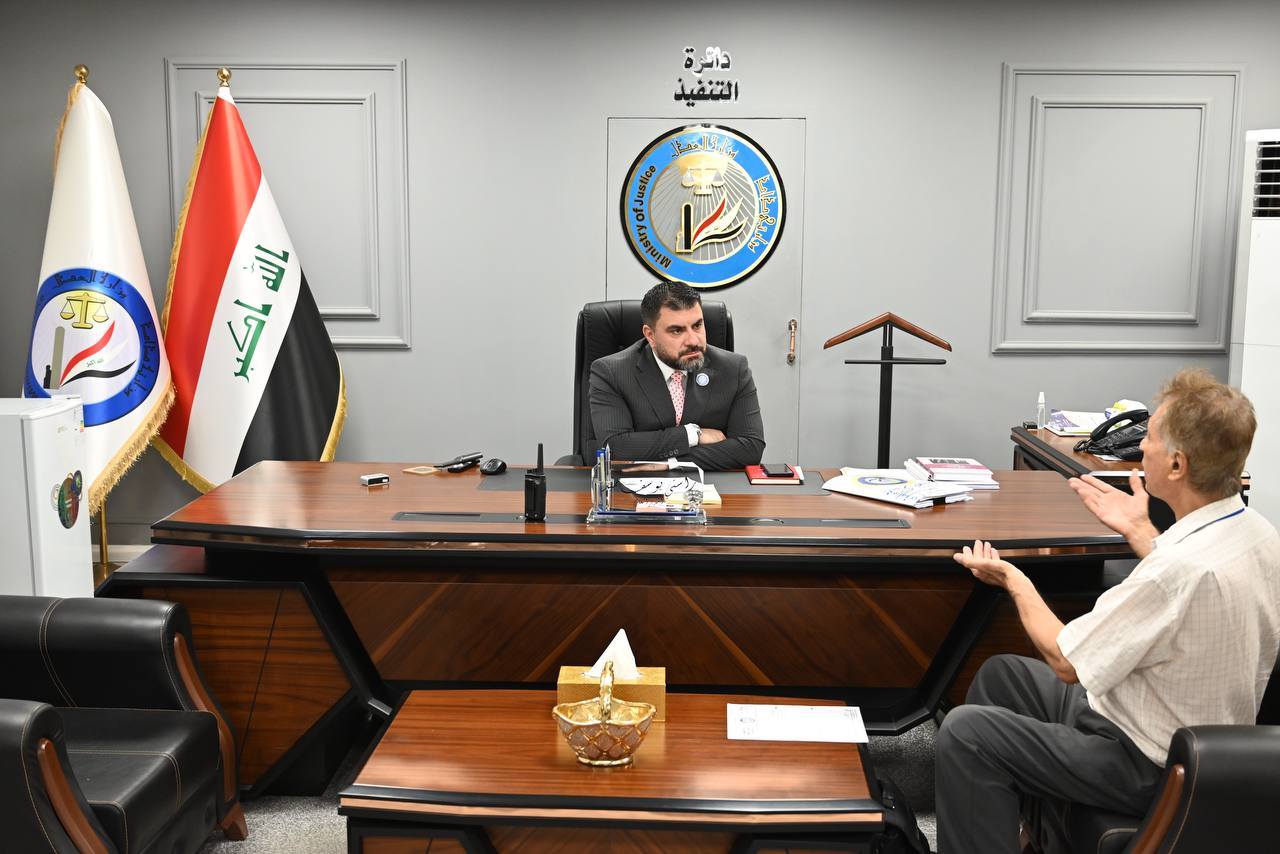 مدير عام دائرة التنفيذ يواصل لقاءاته الأسبوعية مع المواطنين