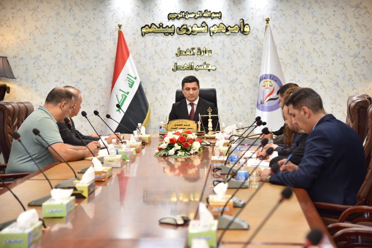 اجتماع معالي السيد وزير العدل د.خالد شواني مع الشركة المنفذة لمشروع الأتمتة الإلكترونية لمعاملات الدوائر العدلية