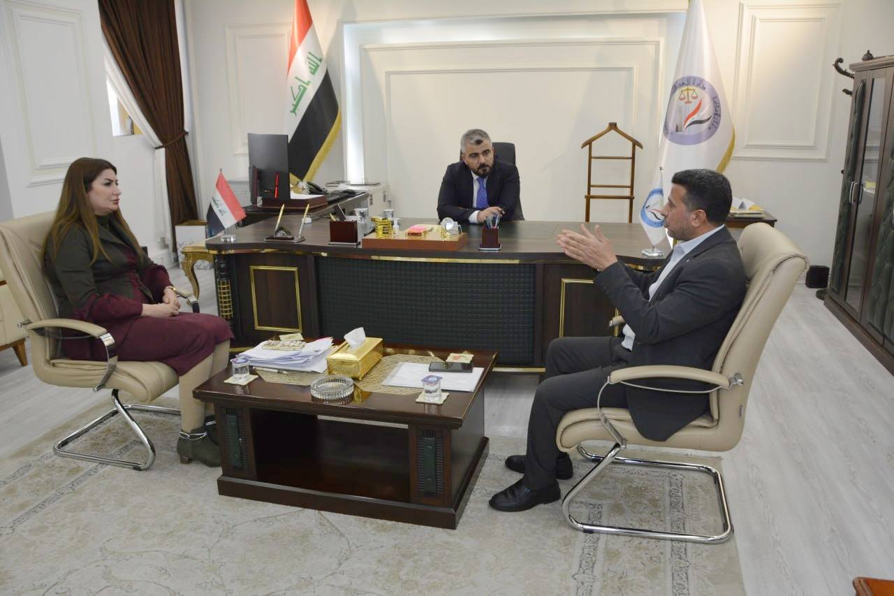 الفريق الوطني لتقويم الأداء المؤسسي يشيد بأداء وزارة العدل واعتمادها منظومة المعايير الدولية في تنفيذ مهامهما