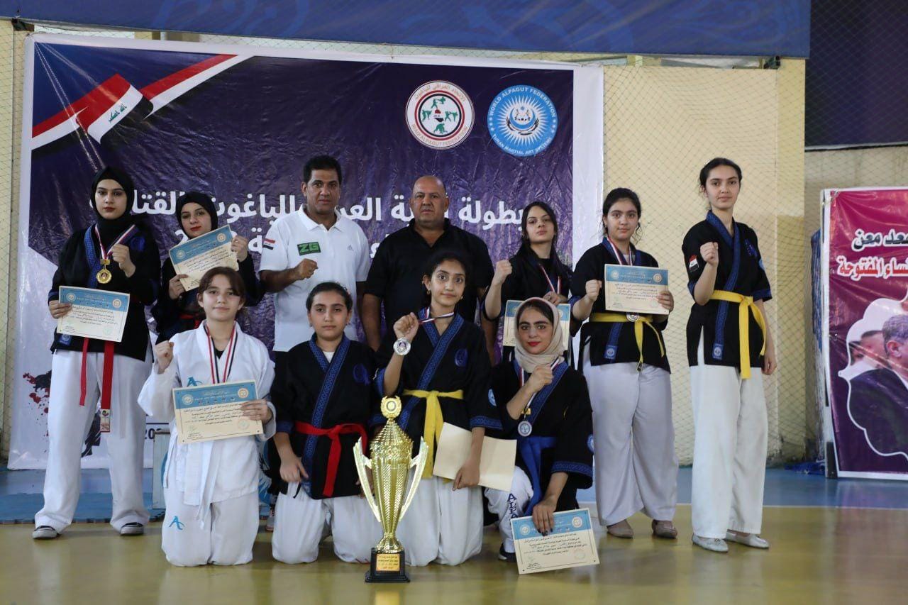 وزير العدل يوجه كتاب شكر وتقدير ومكافأة مالية للاعبات نادي شباب العدل الرياضي بعد احرازهن المرتبة الاولى في بطولة اندية العراق للعبة الباغوت
