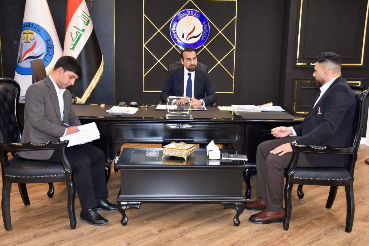 استقبل مدير عام دائرة الكتاب العدول، السيد يوسف حويز خورشيد ، عدداً من المواطنين في مكتبه، للاطلاع على طلباتهم ومتابعة قضاياهم بشكل مباشر،