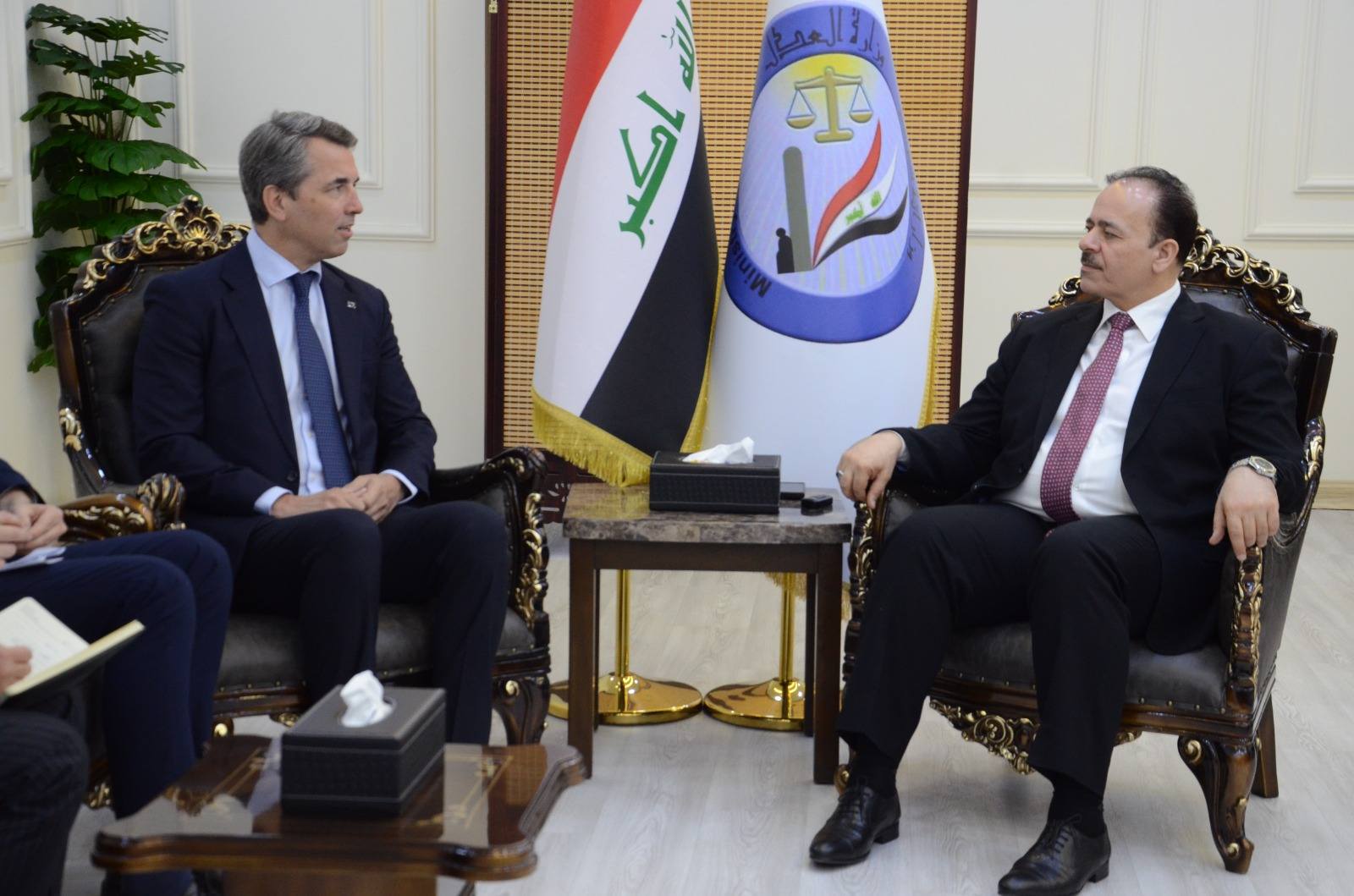 وكيل وزارة العدل للشؤون الادارية والمالية يبحث مع بعثة الاتحاد الأوروبي تعزيز التعاون ودعم البرامج الإصلاحية