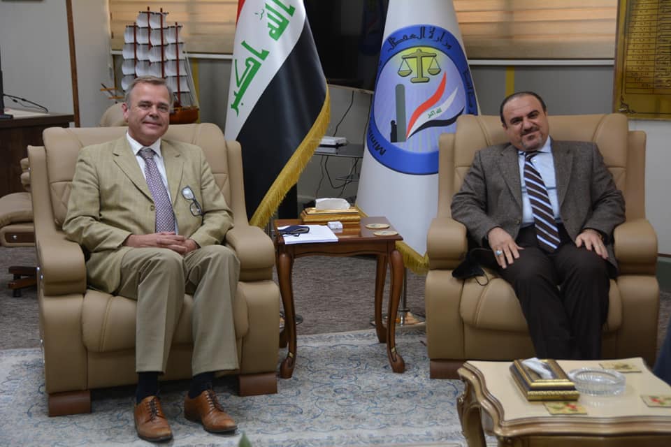 لتعزيز العلاقات الثنائية المشترك بين الجانبين ‏