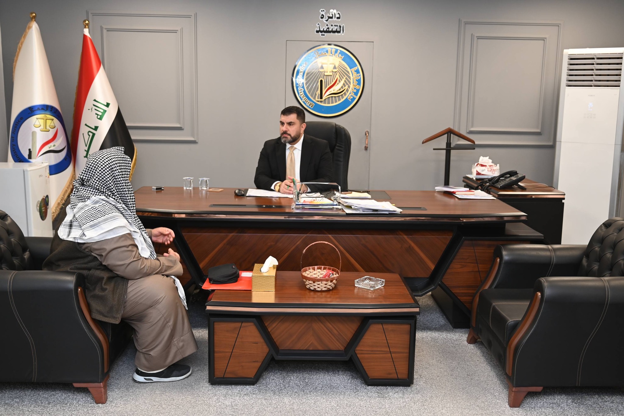 مدير عام دائرة التنفيذ يستقبل المراجعين ويؤكد الحرص على تيسير الإجراءات لتقديم افضل الخدمات للمواطنين