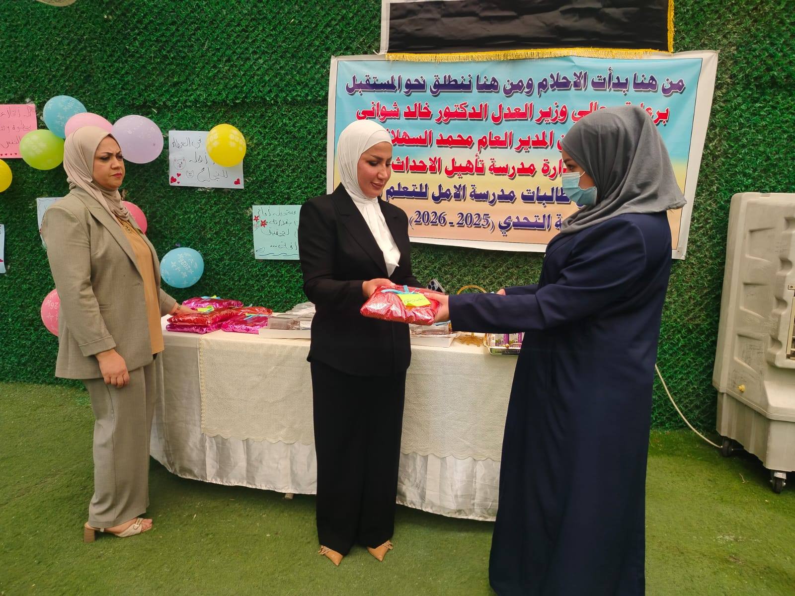 في انجاز يعكس فاعلية البرامج التعليمية في المؤسسات الاصلاحية .... ‏دائرة إصلاح الأحداث تحتفل بنجاح المودعات الدارسات في مدرسة الأمل للتعليم المسرع بنسبة ١٠٠٪