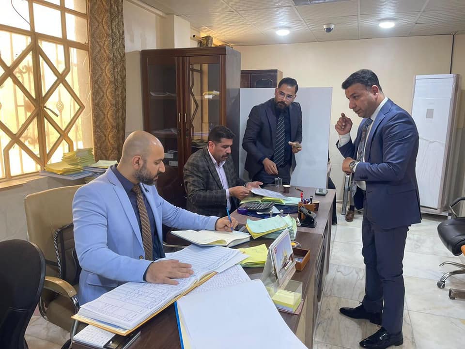 من اجل تدقيق السجلات الحسابية والمالية في دوائرها ‏ 