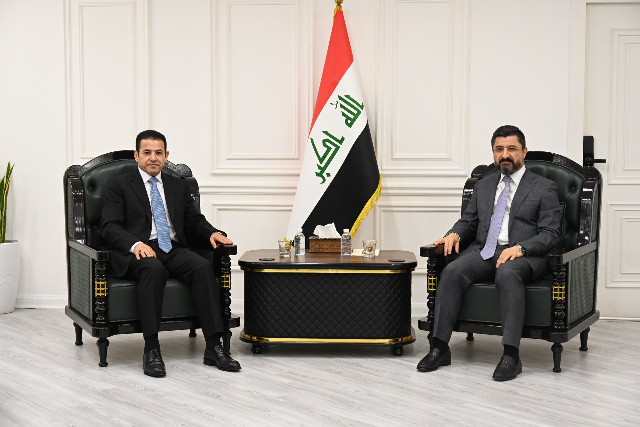 في إطار تعزيز الأمن داخل المؤسسات الإصلاحية... وزير العدل ومستشار الأمن القومي يبحثان تعزيز الجهدالاستخباري والامني في السجون