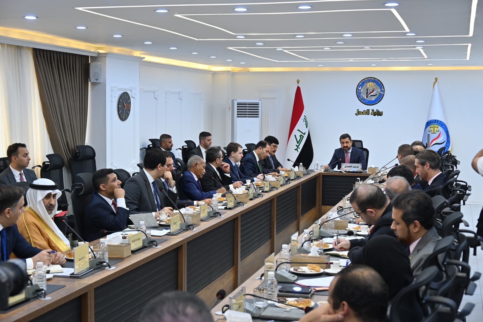 وزير العدل د. خالد شواني يبحث مع سفراء وممثلي البعثات الدبلوماسية في العراق