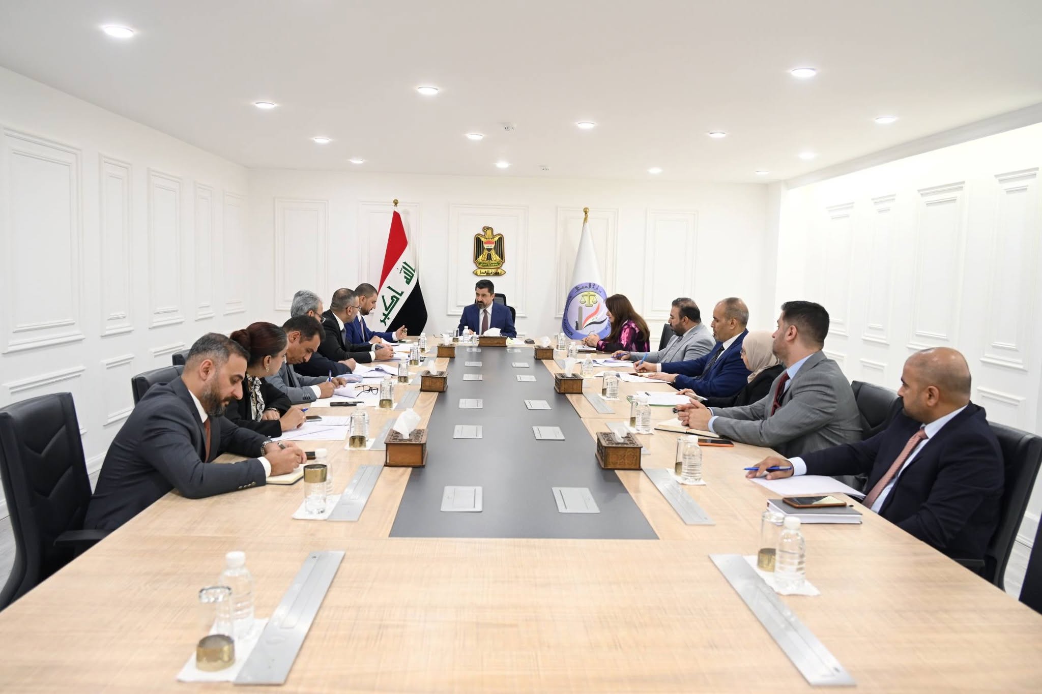 خلال اجتماعه بدائرة حقوق الإنسان.. وزير العدل يوجّه بإعداد الخطة الوطنية لحقوق الإنسان للأعوام (2026–2030)